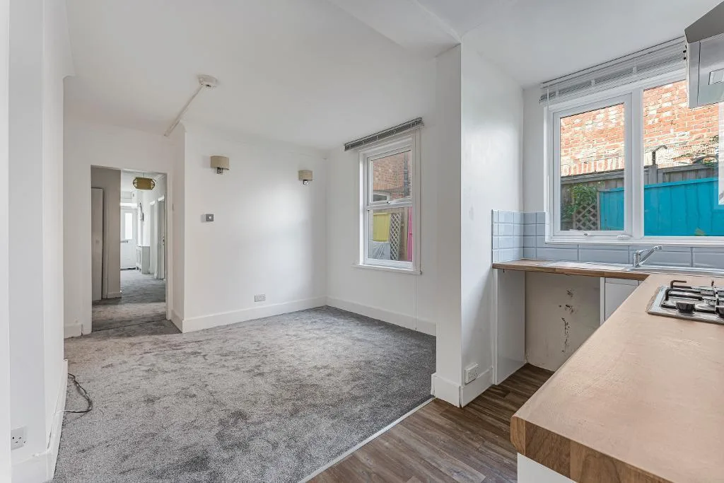 2 bedroom maisonette for rent