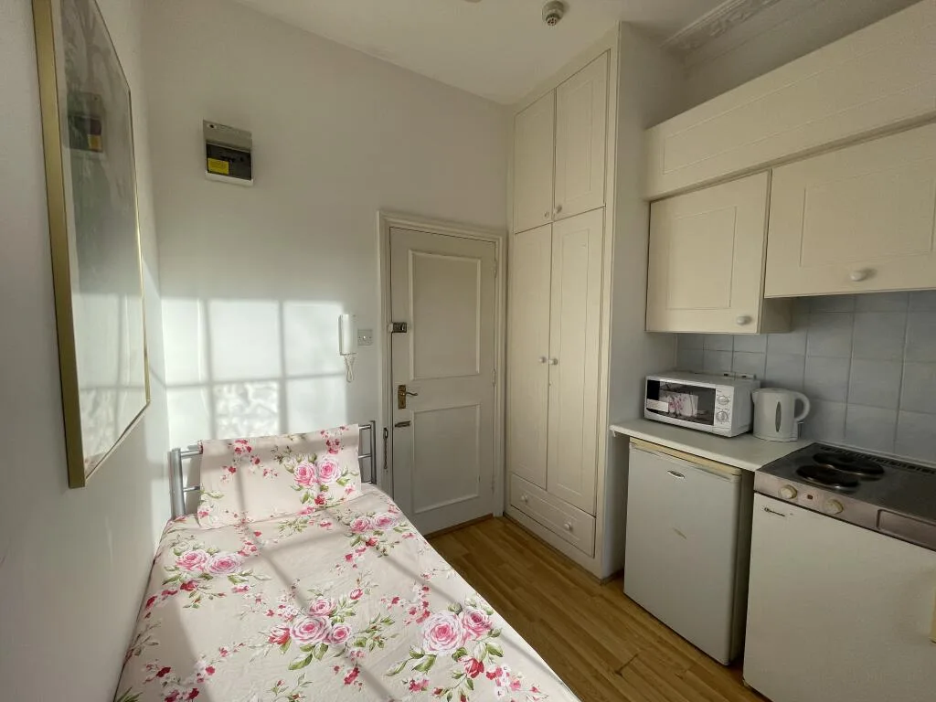 Studio flat for rent