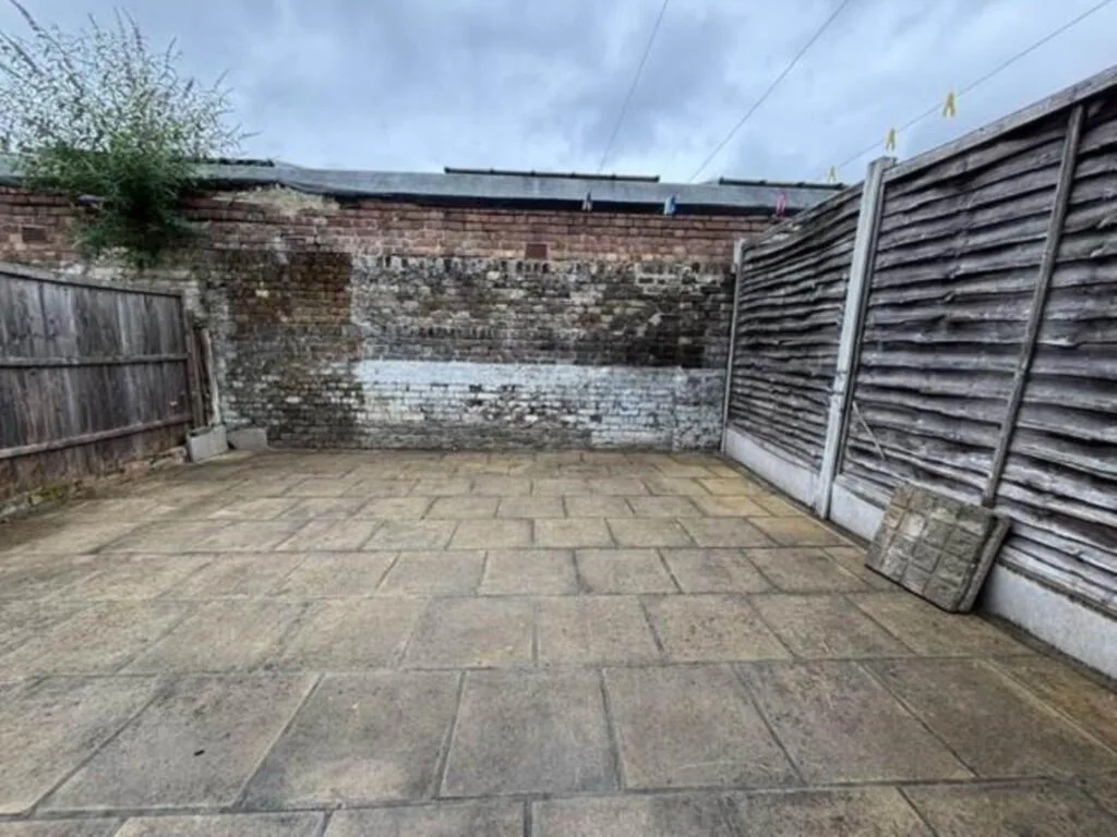 5 bedroom terraced house for rent