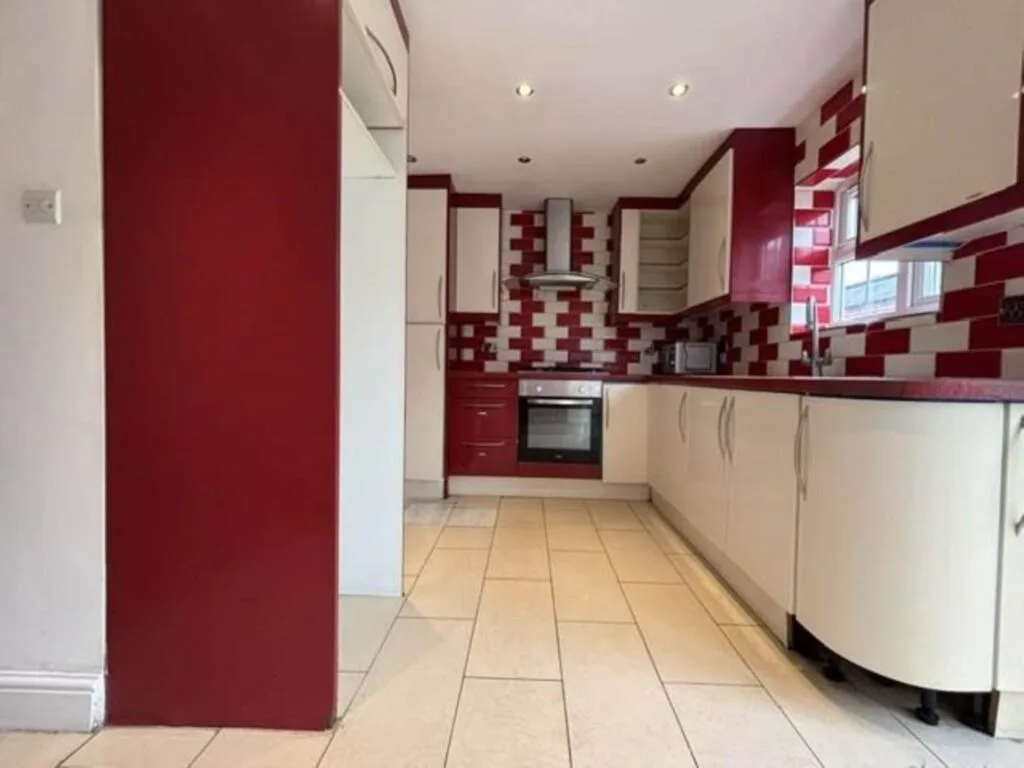 5 bedroom terraced house for rent