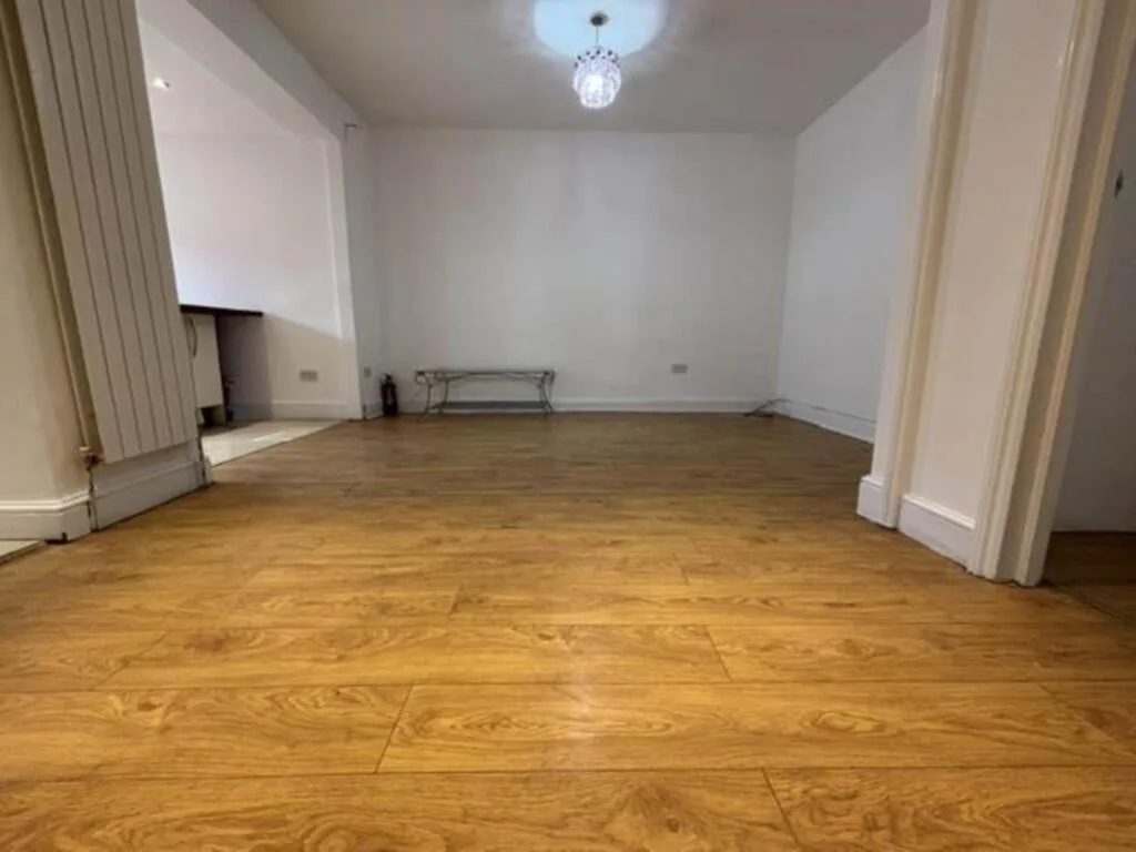 5 bedroom terraced house for rent