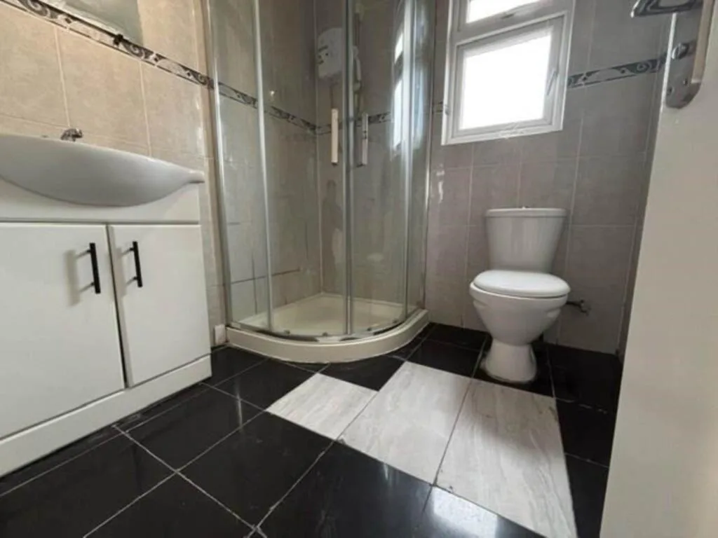 5 bedroom terraced house for rent