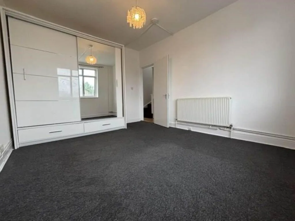5 bedroom terraced house for rent
