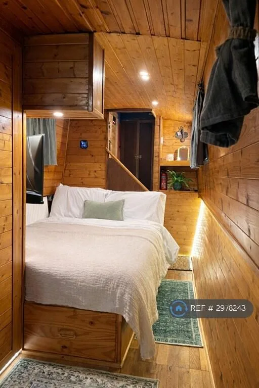 1 bedroom house boat for rent