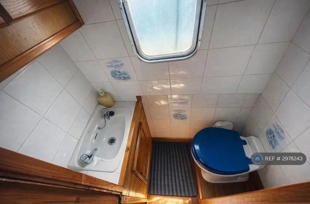 1 bedroom house boat for rent