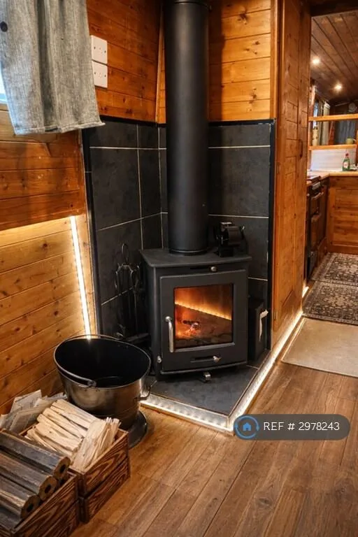 1 bedroom house boat for rent