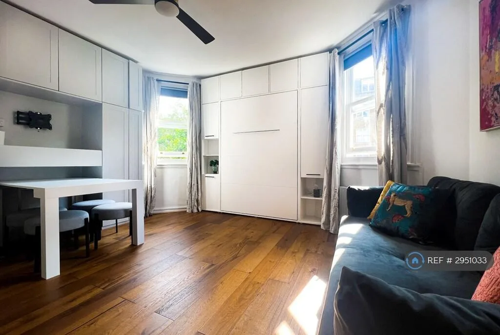 Studio flat for rent