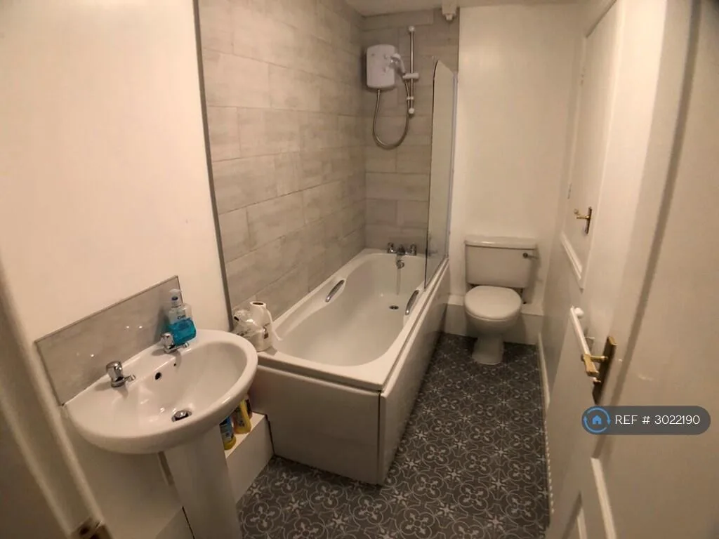3 bedroom semi-detached house for rent