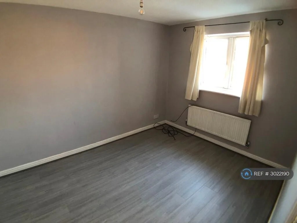 3 bedroom semi-detached house for rent