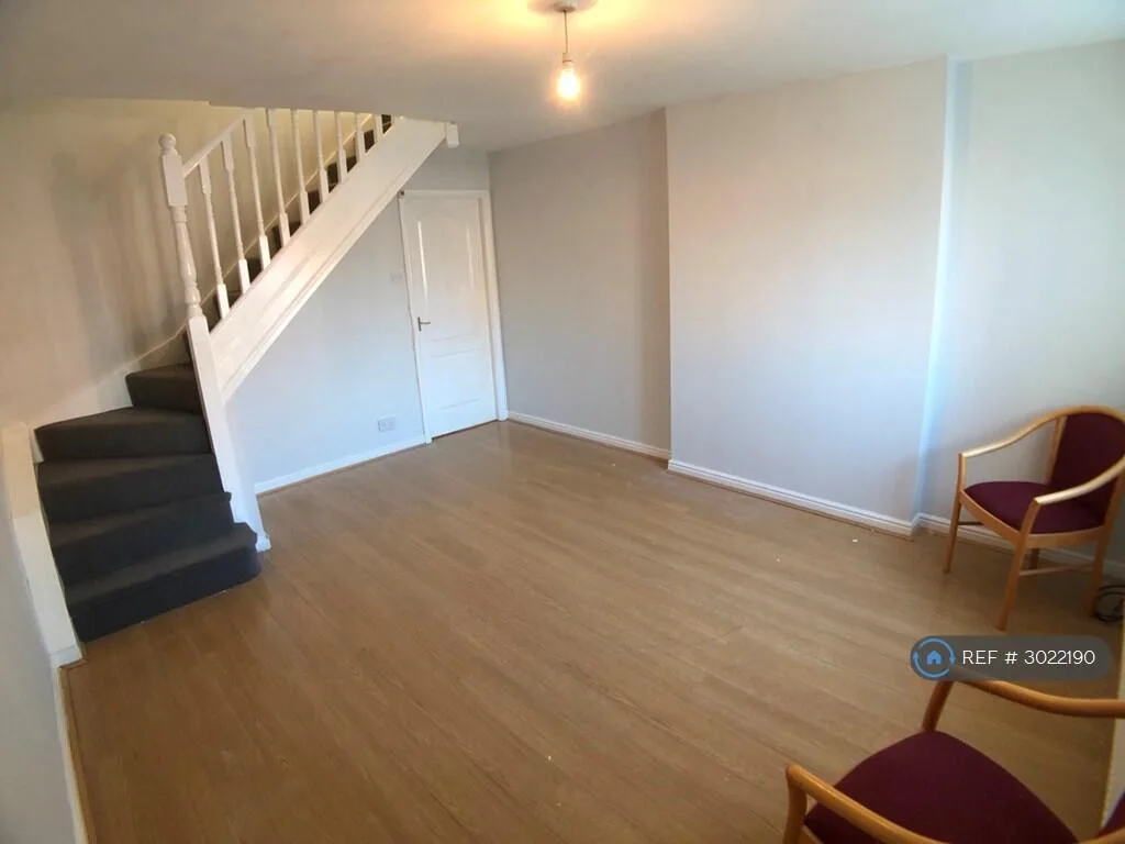 3 bedroom semi-detached house for rent