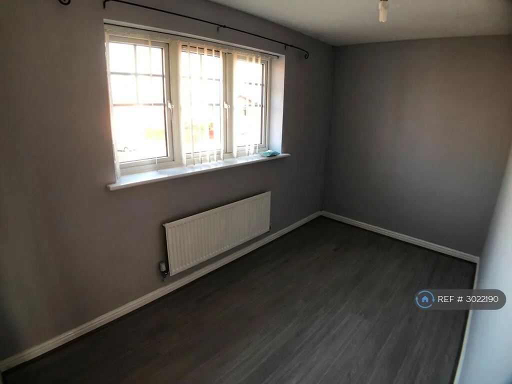3 bedroom semi-detached house for rent