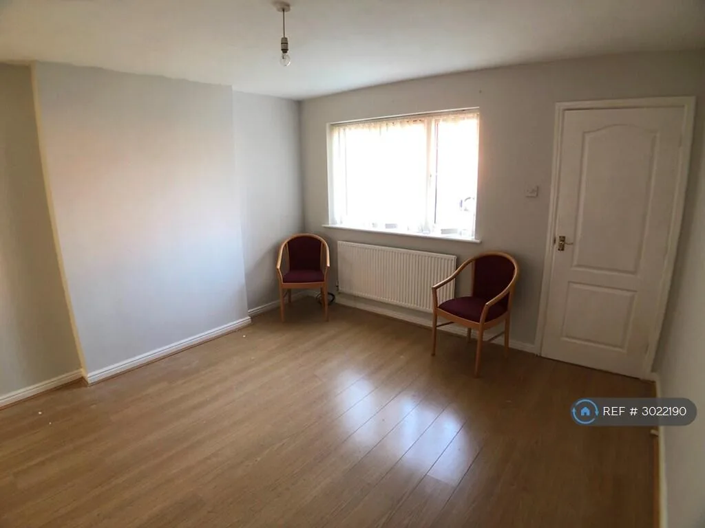 3 bedroom semi-detached house for rent