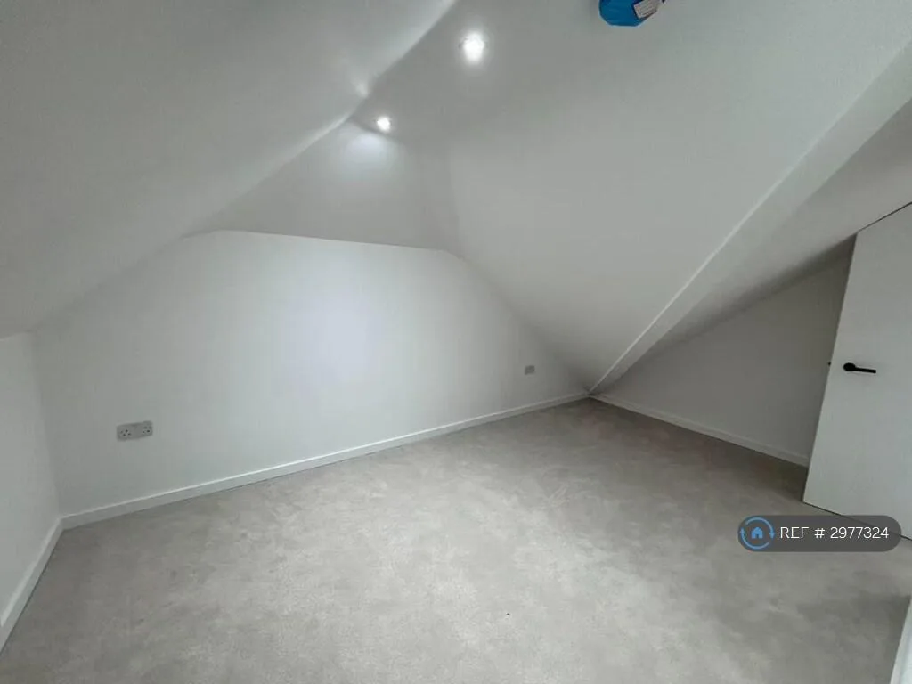2 bedroom maisonette for rent
