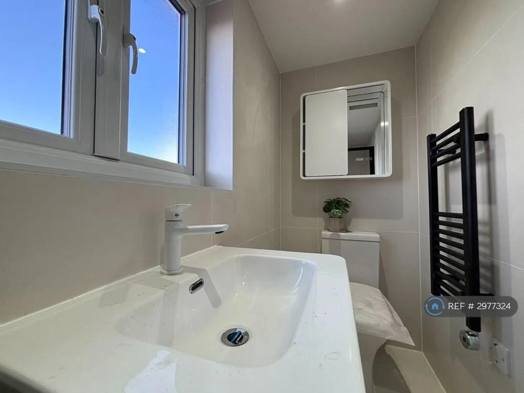 2 bedroom maisonette for rent