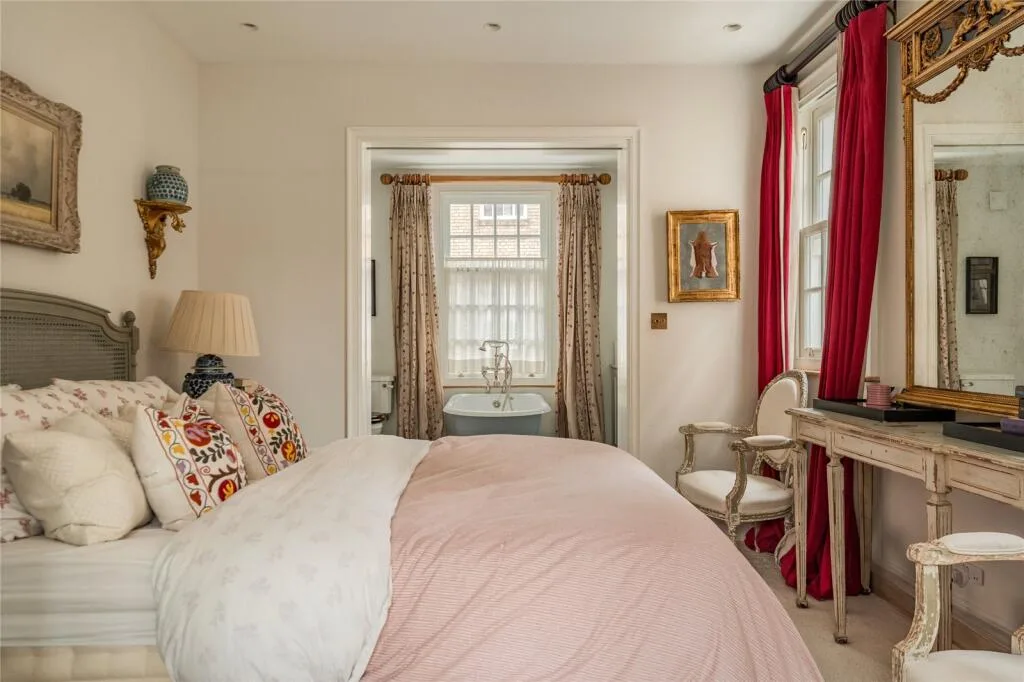 3 bedroom end of terrace house for rent