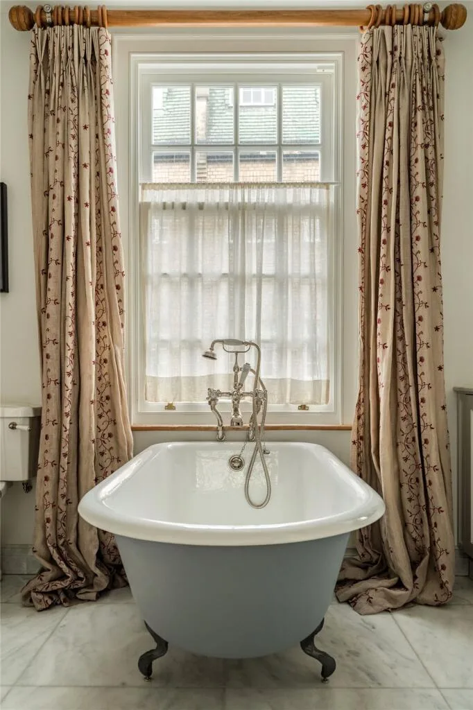 3 bedroom end of terrace house for rent