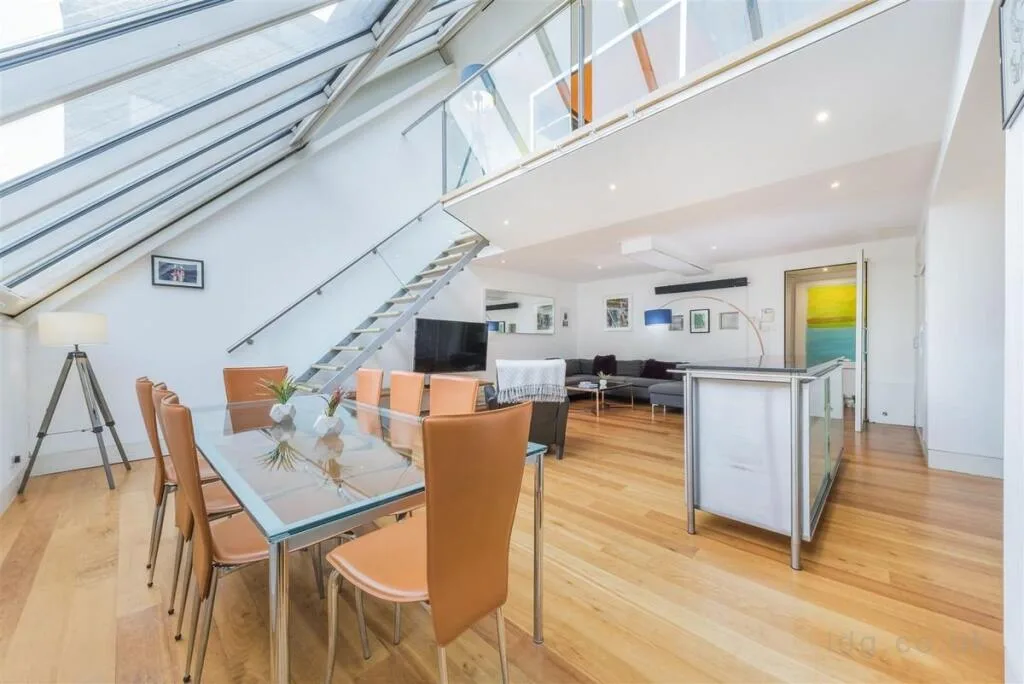 3 bedroom maisonette for rent