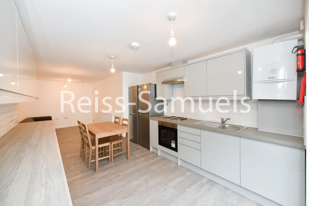 5 bedroom terraced house for rent