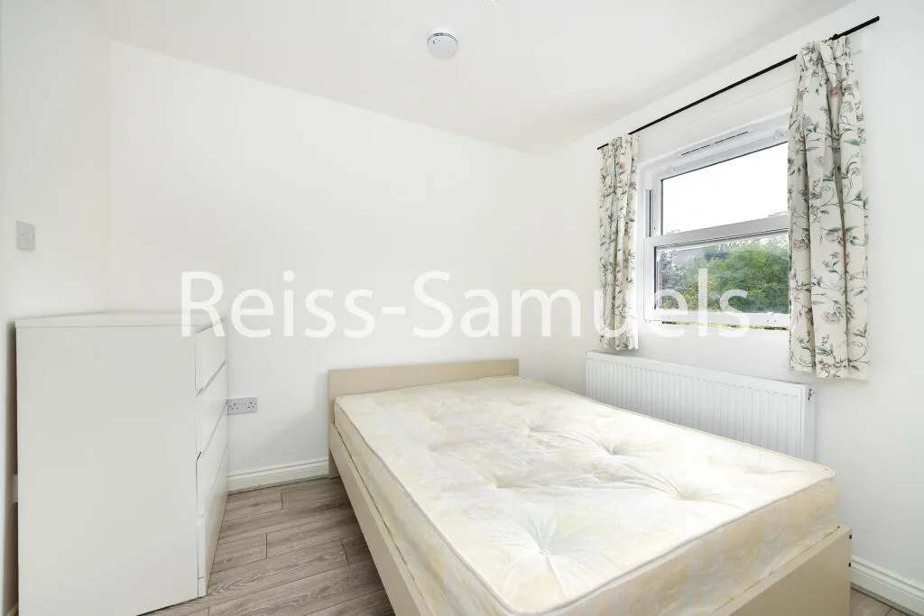 5 bedroom terraced house for rent