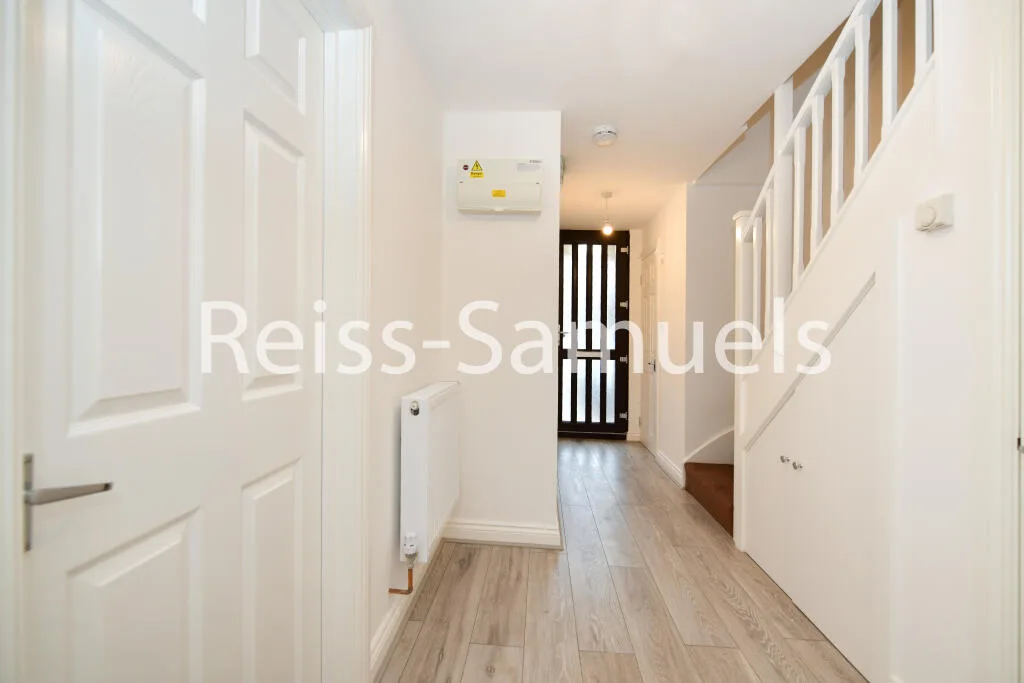 5 bedroom terraced house for rent