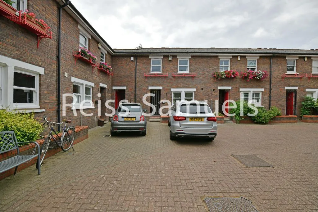 5 bedroom terraced house for rent