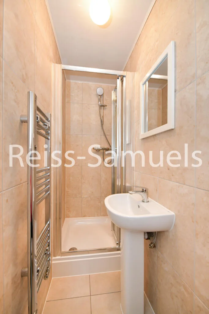 5 bedroom terraced house for rent