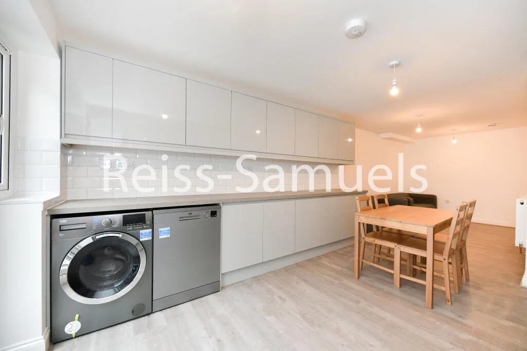 5 bedroom terraced house for rent