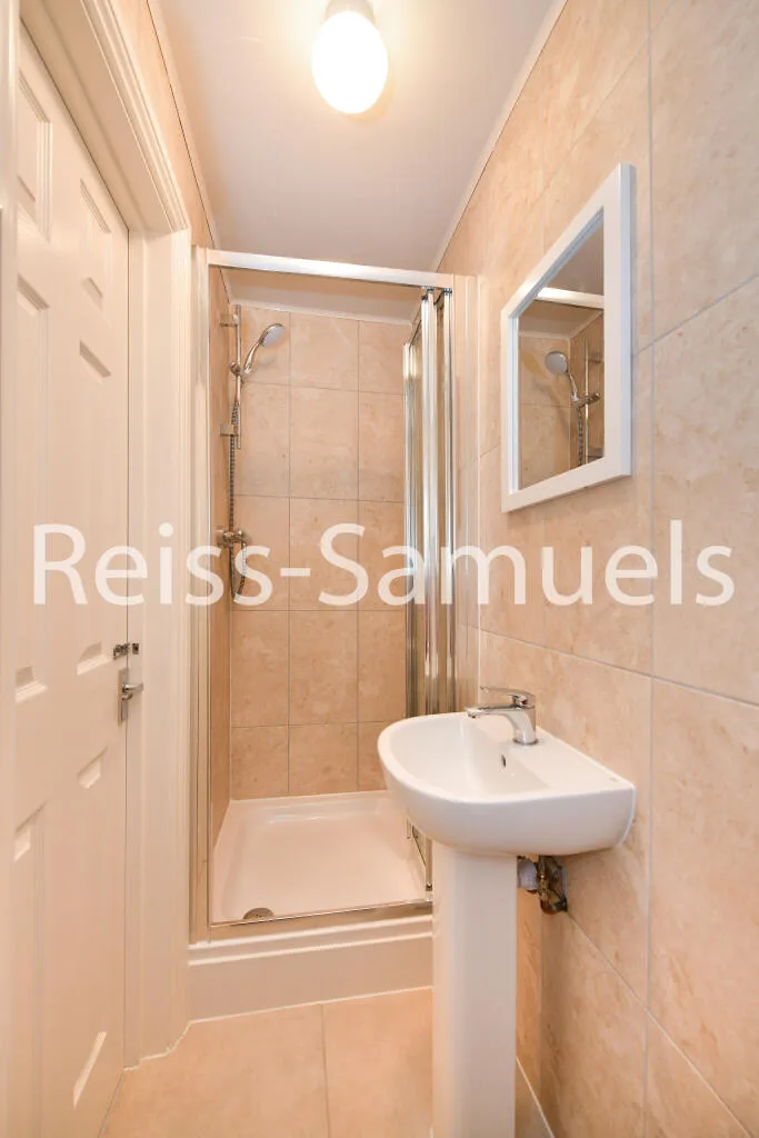 5 bedroom terraced house for rent