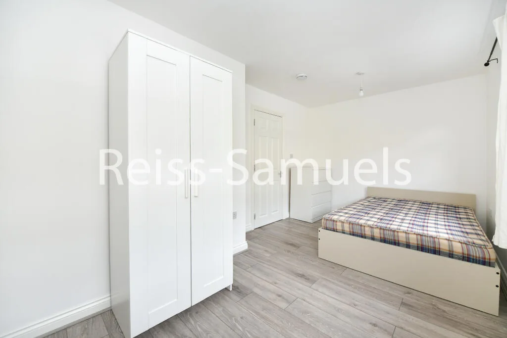 5 bedroom terraced house for rent