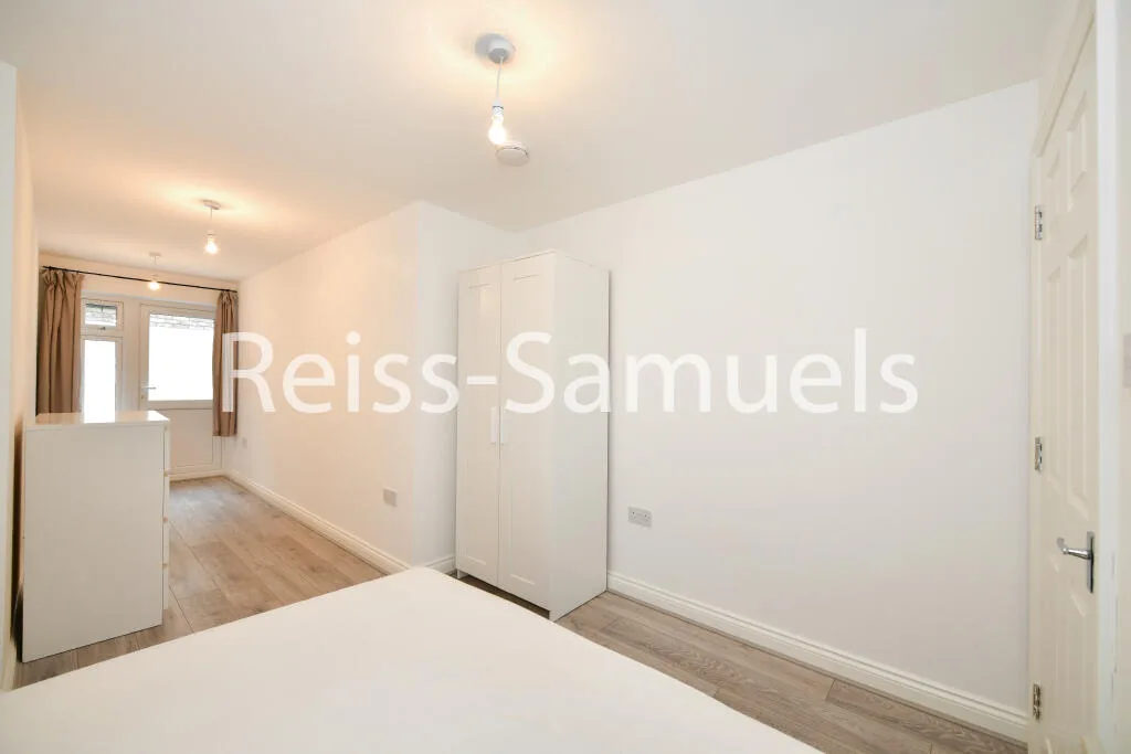 5 bedroom terraced house for rent