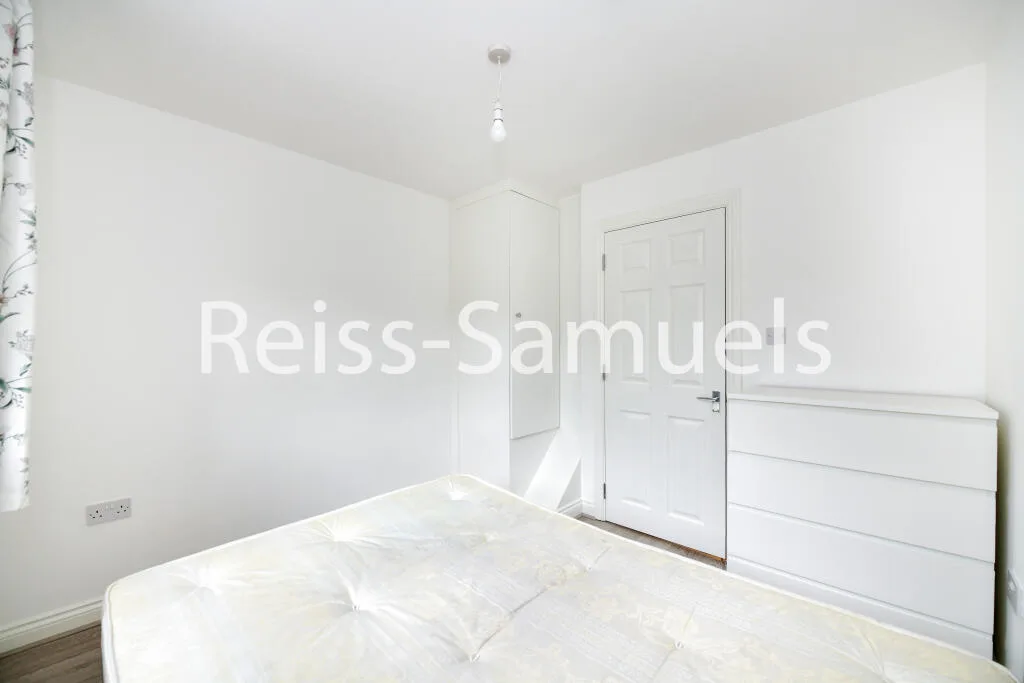 5 bedroom terraced house for rent