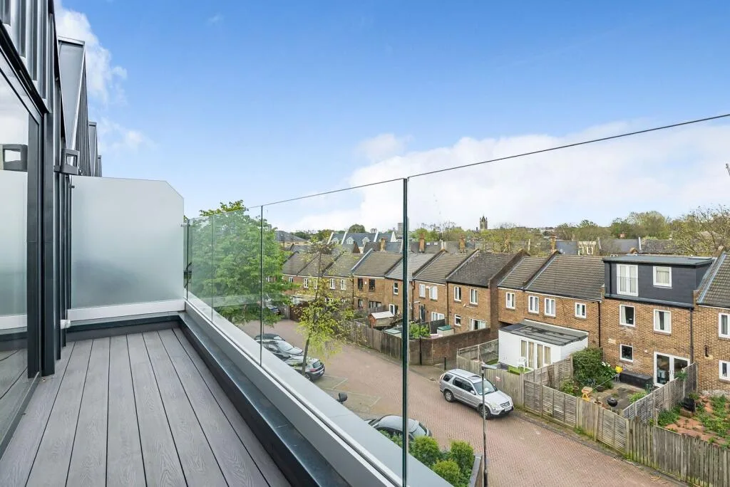 3 bedroom mews property for rent