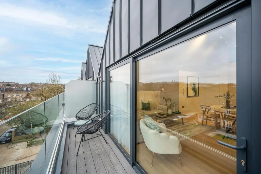 3 bedroom mews property for rent