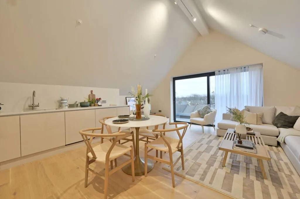 3 bedroom mews property for rent