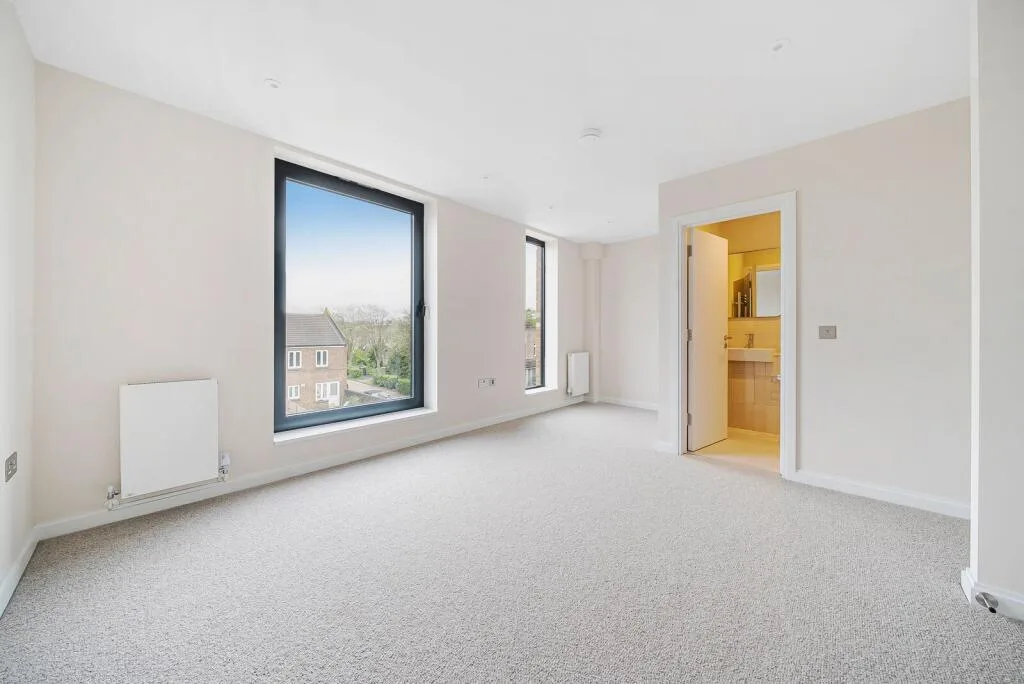3 bedroom mews property for rent