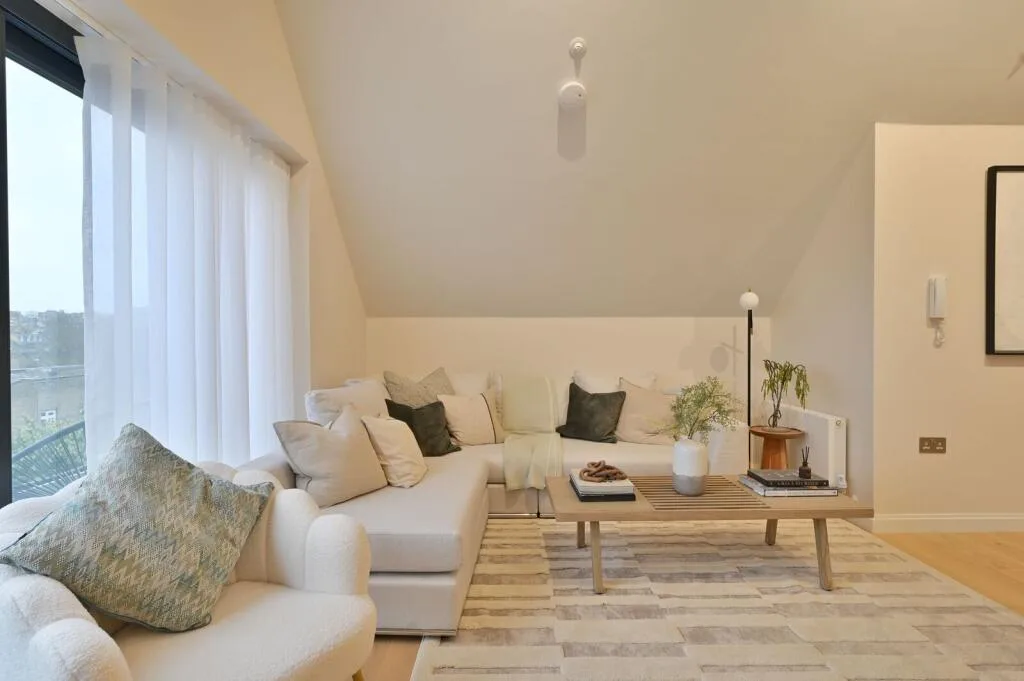 3 bedroom mews property for rent