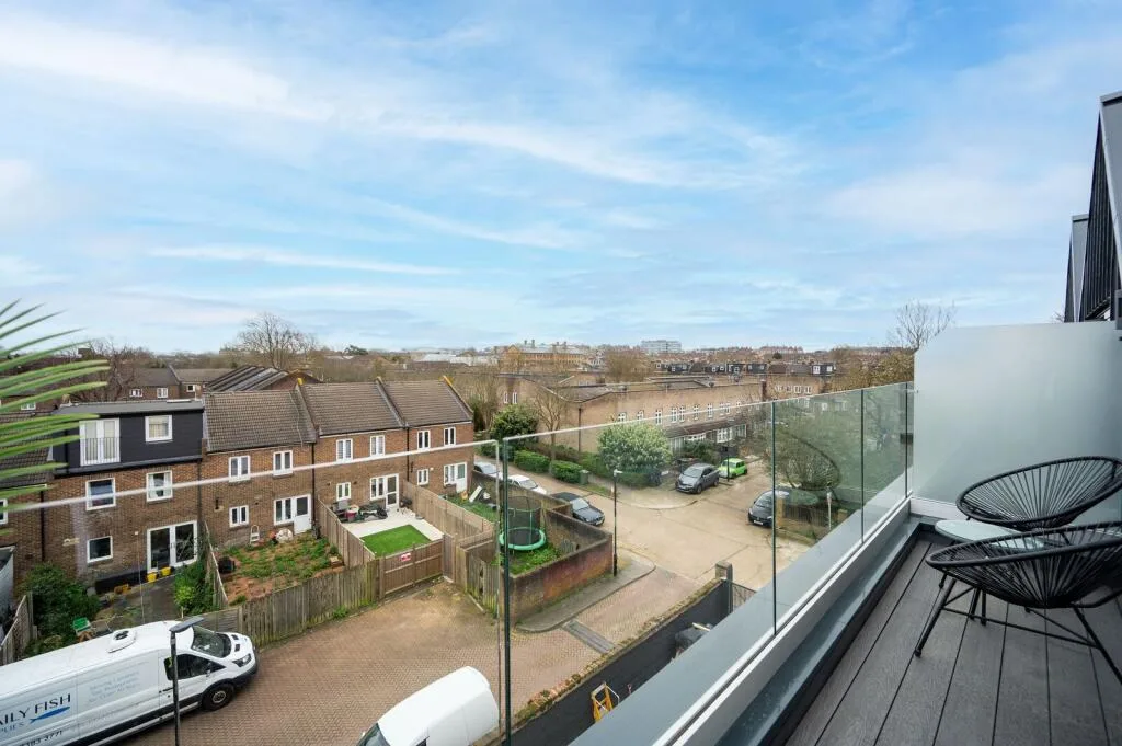 3 bedroom mews property for rent