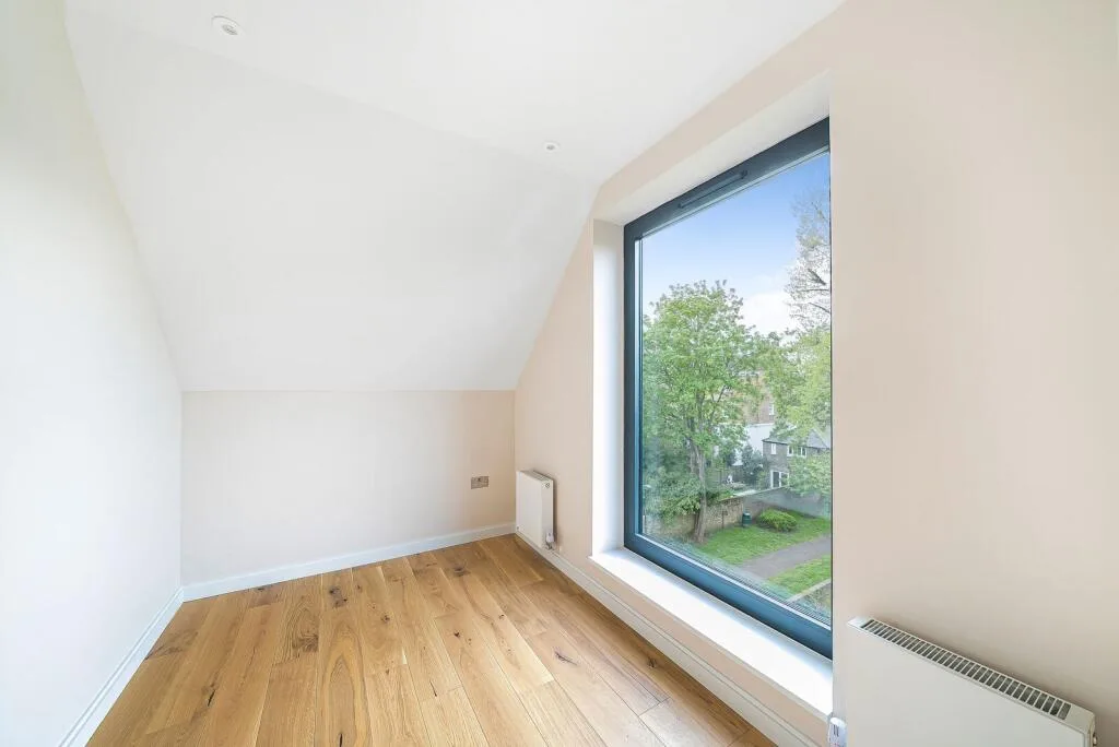 3 bedroom mews property for rent