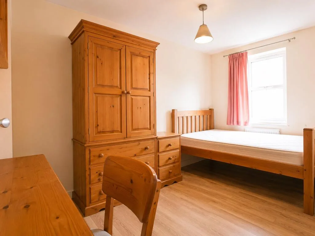 4 bedroom flat for rent