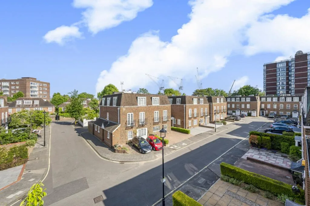 4 bedroom semi-detached house for rent