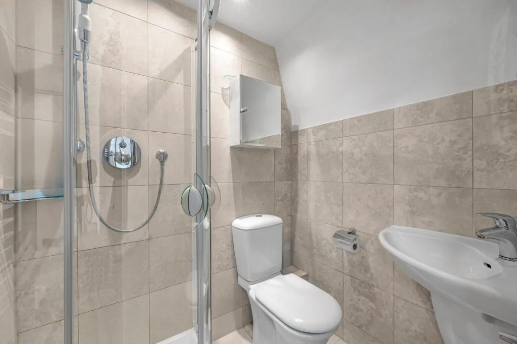 4 bedroom semi-detached house for rent