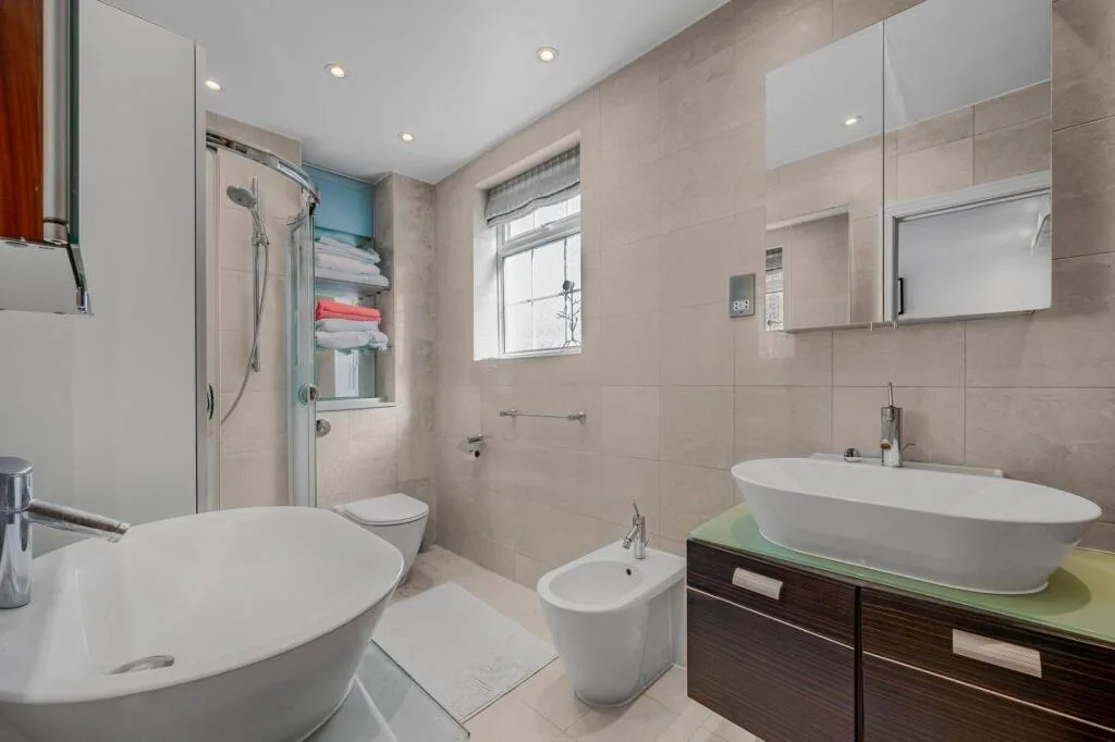 4 bedroom semi-detached house for rent
