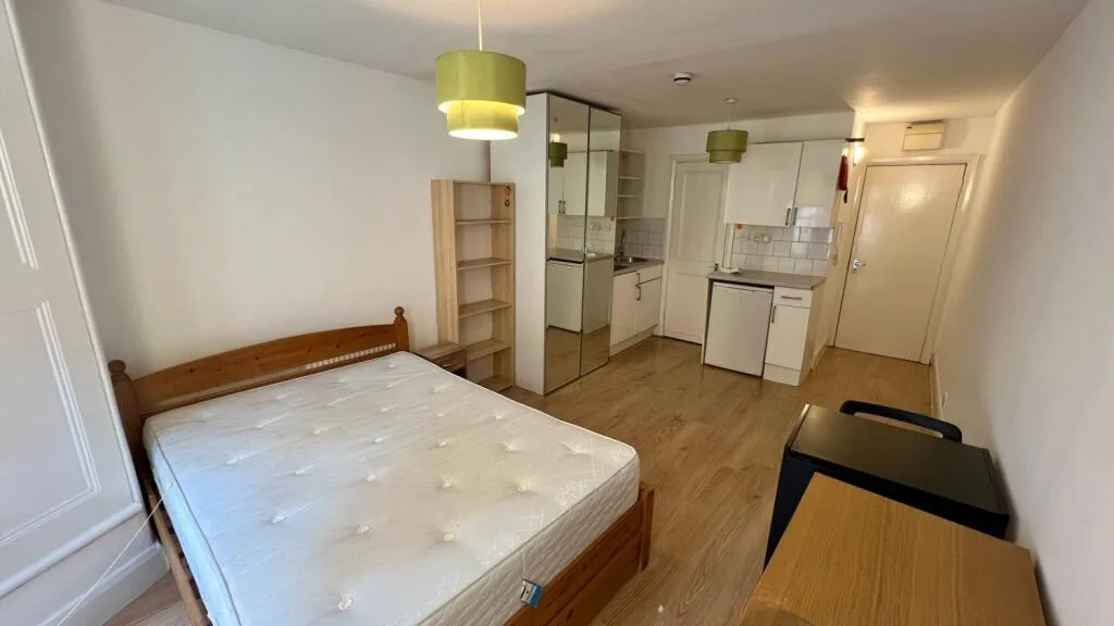 Studio flat for rent