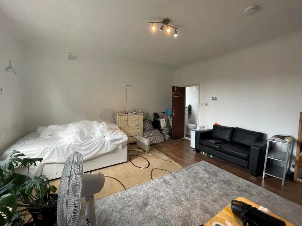 Studio flat for rent