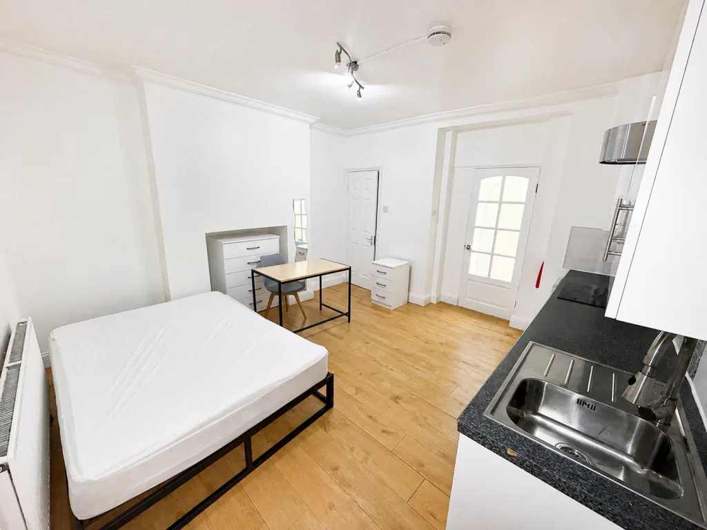 Studio flat for rent