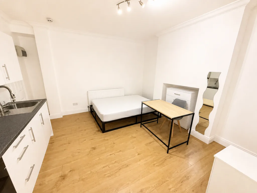 Studio flat for rent