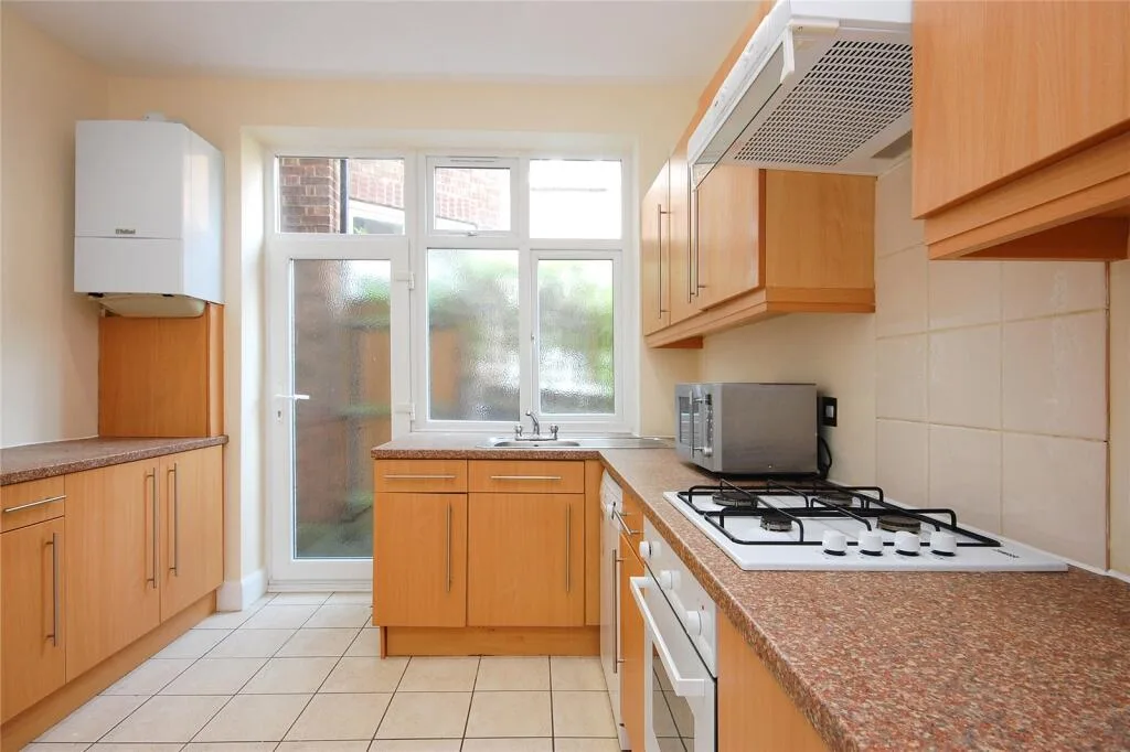 3 bedroom maisonette for rent