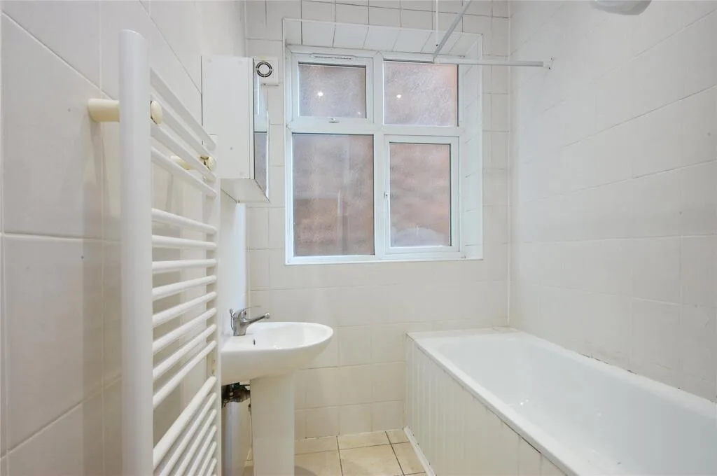 3 bedroom maisonette for rent