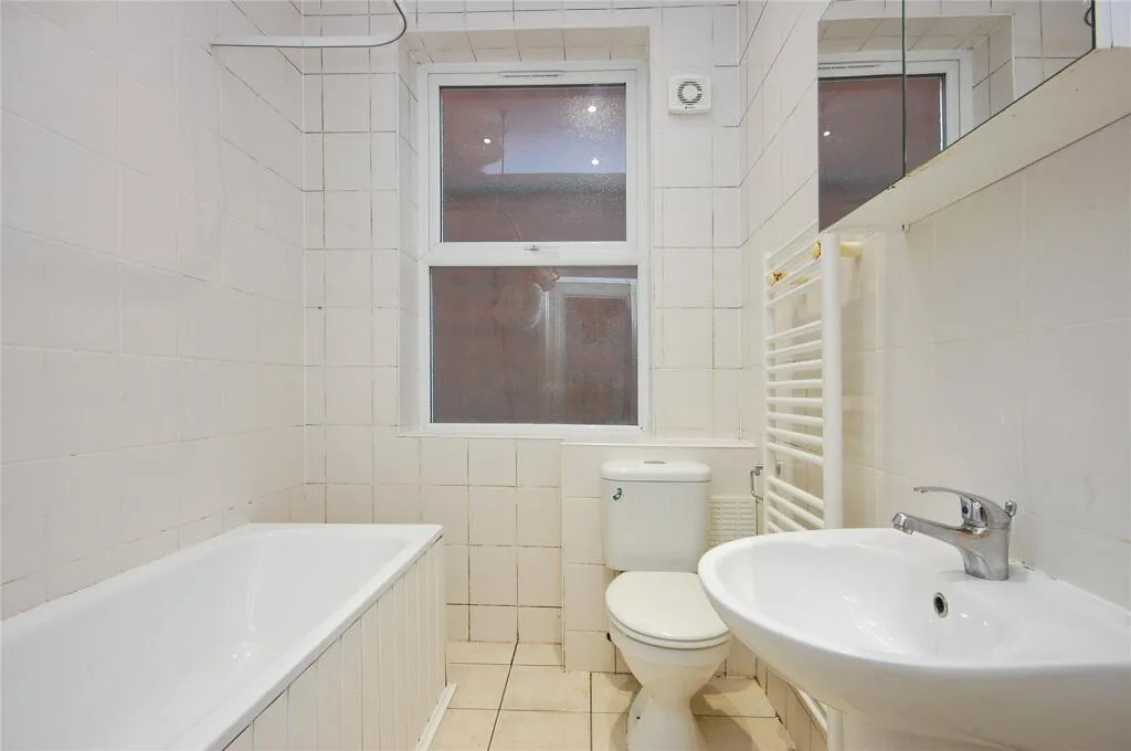 3 bedroom maisonette for rent