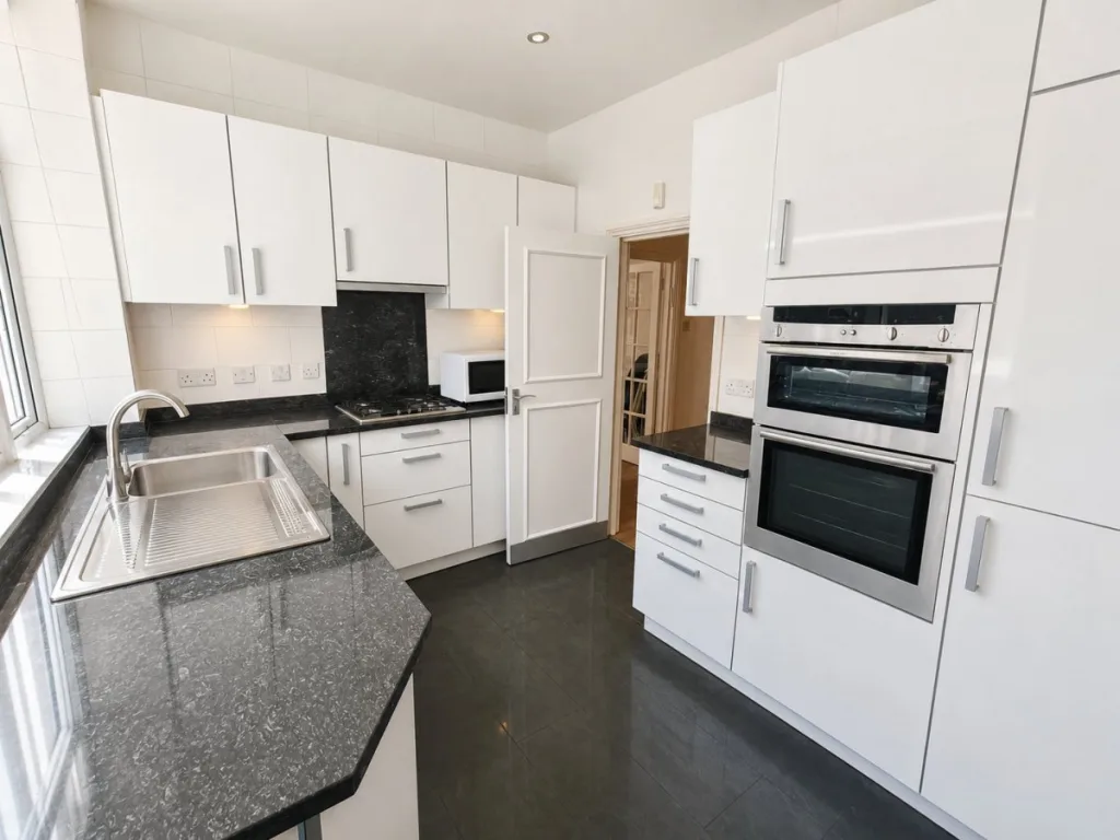 3 bedroom flat for rent